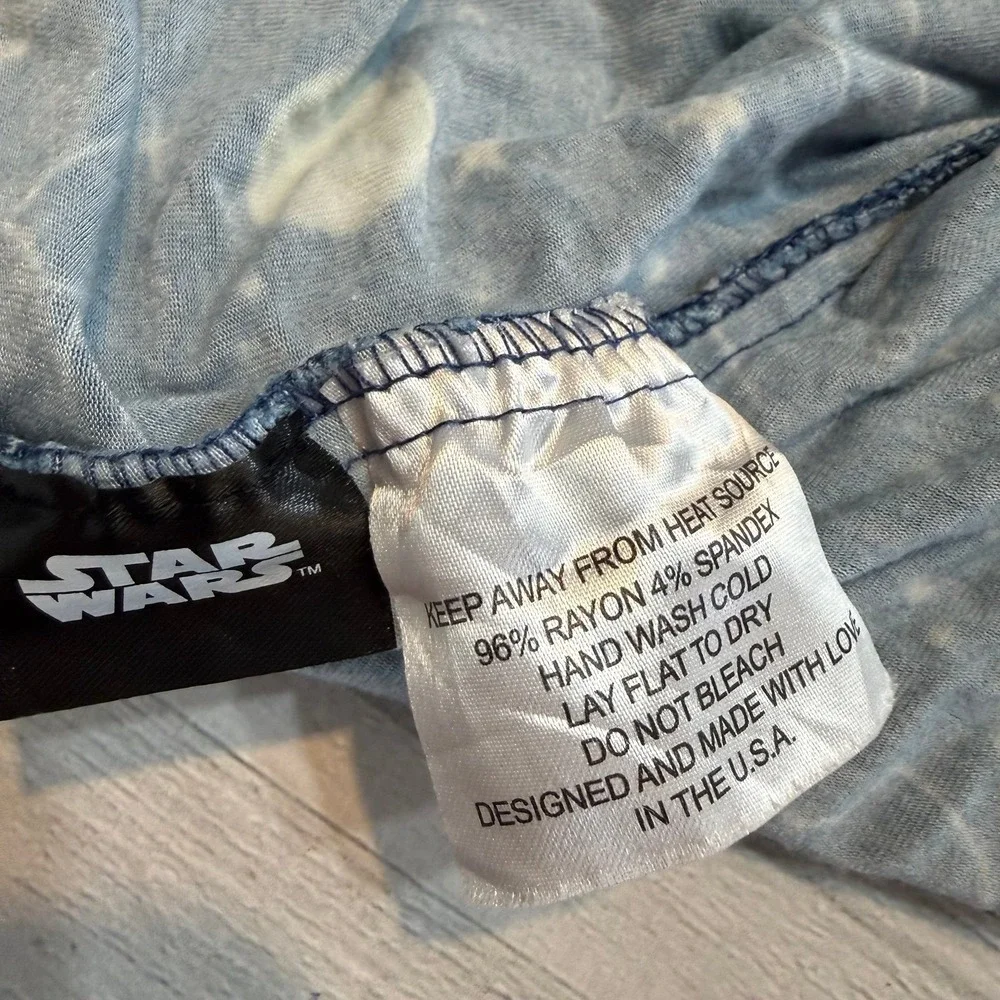 Milk‎ Snob x Star Wars multiuse cover baby Yoda